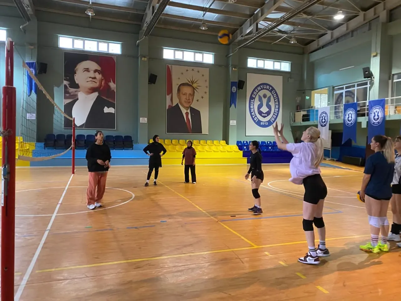 İstanbul Esenyurt Üniversitesi Voleybol Takımı Seçmeleri Tamamlandı İstanbul Esenyurt Üniversitesi Voleybol Takımı Seçmeleri Tamamlandı