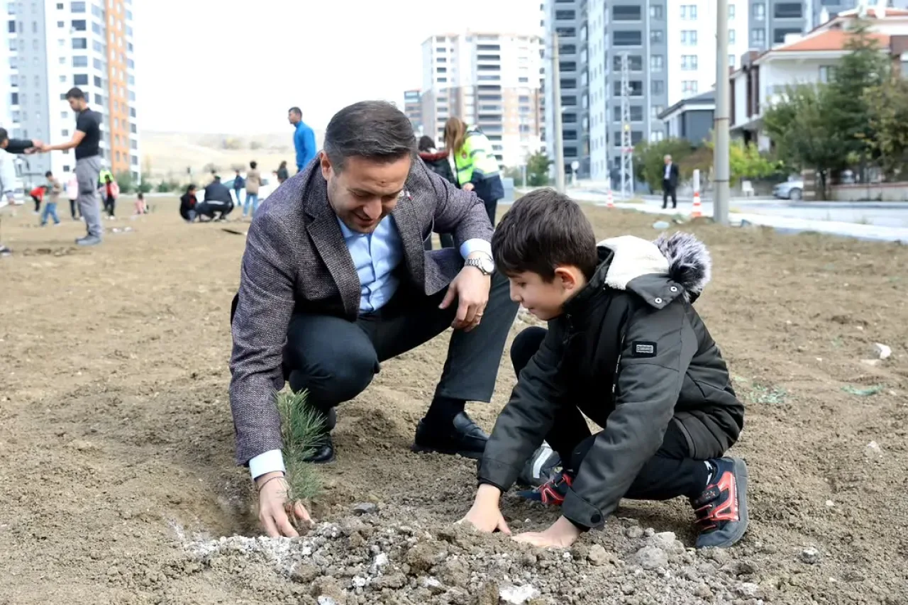 Polatlı'da Minik Öğrencilerden Doğaya Yeşil Dokunuş Polatlı'da Minik Öğrencilerden Doğaya Yeşil Dokunuş