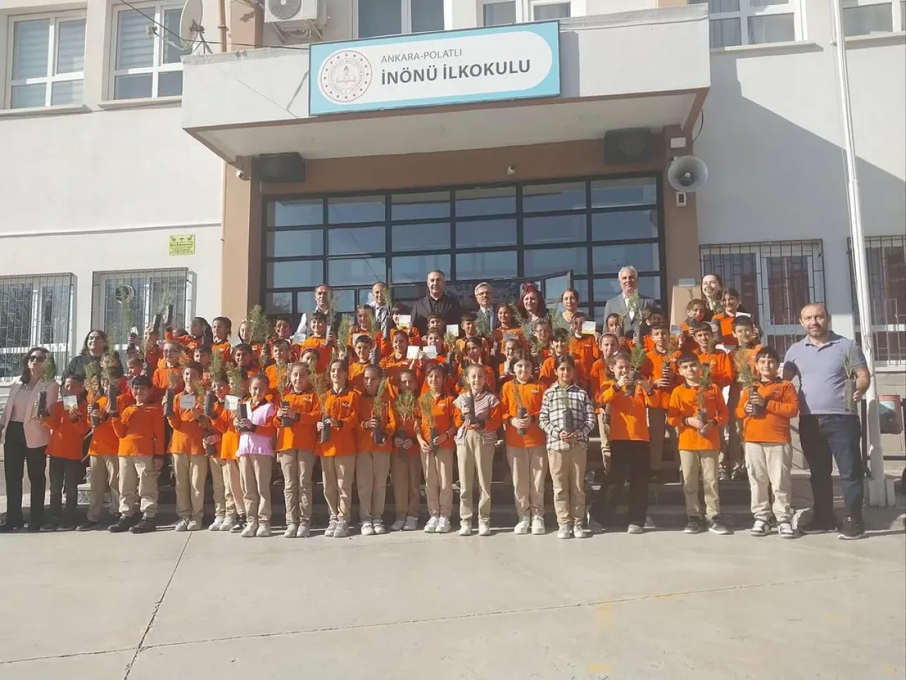 Polatlı'da Tarımın Yıldızları Çocuk Şenliği'ne Fidan Desteği Polatlı'da Tarımın Yıldızları Çocuk Şenliği'ne Fidan Desteği