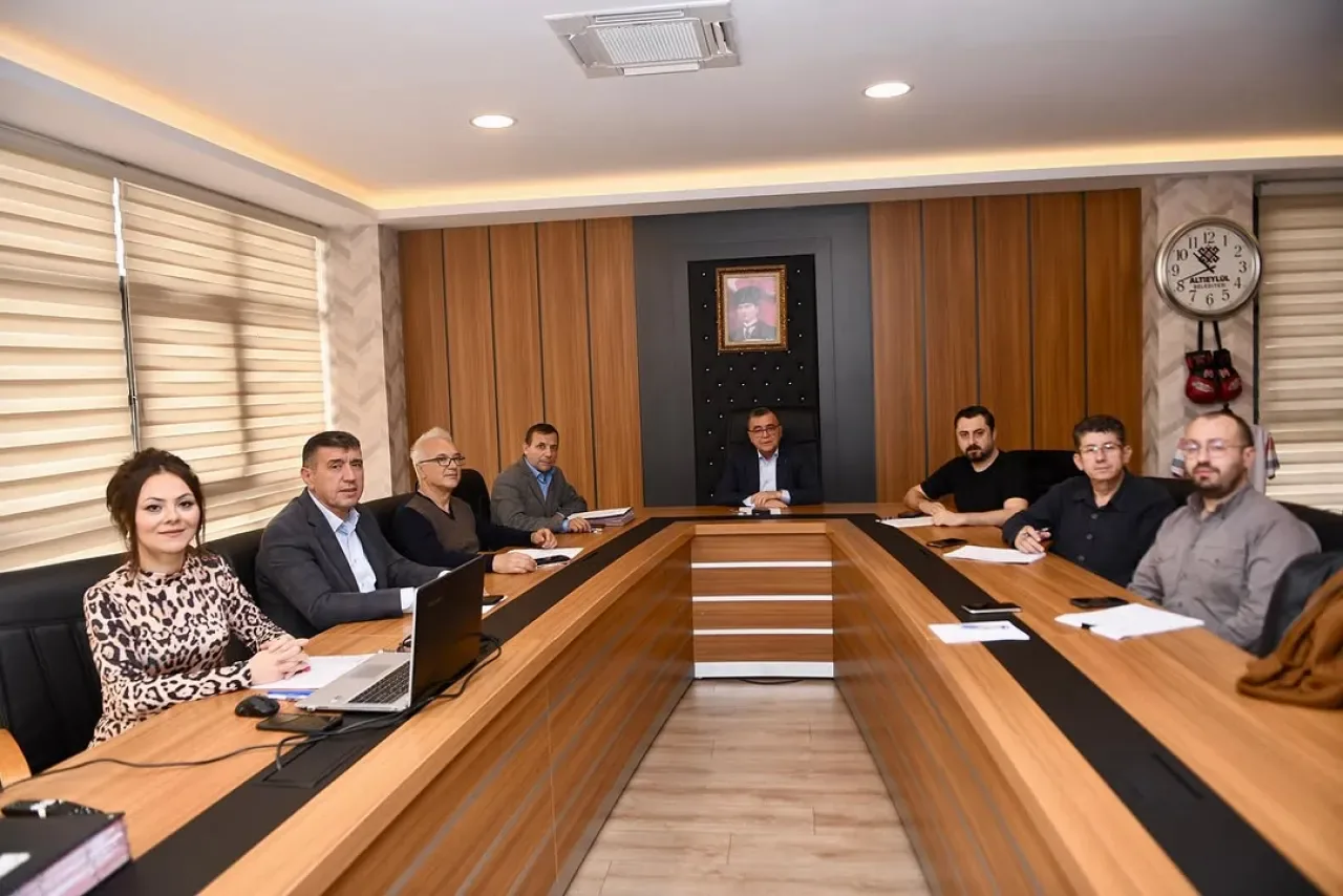 Altıeylül Belediyesi Encümen Toplantısı Gerçekleştirildi Altıeylül Belediyesi Encümen Toplantısı Gerçekleştirildi