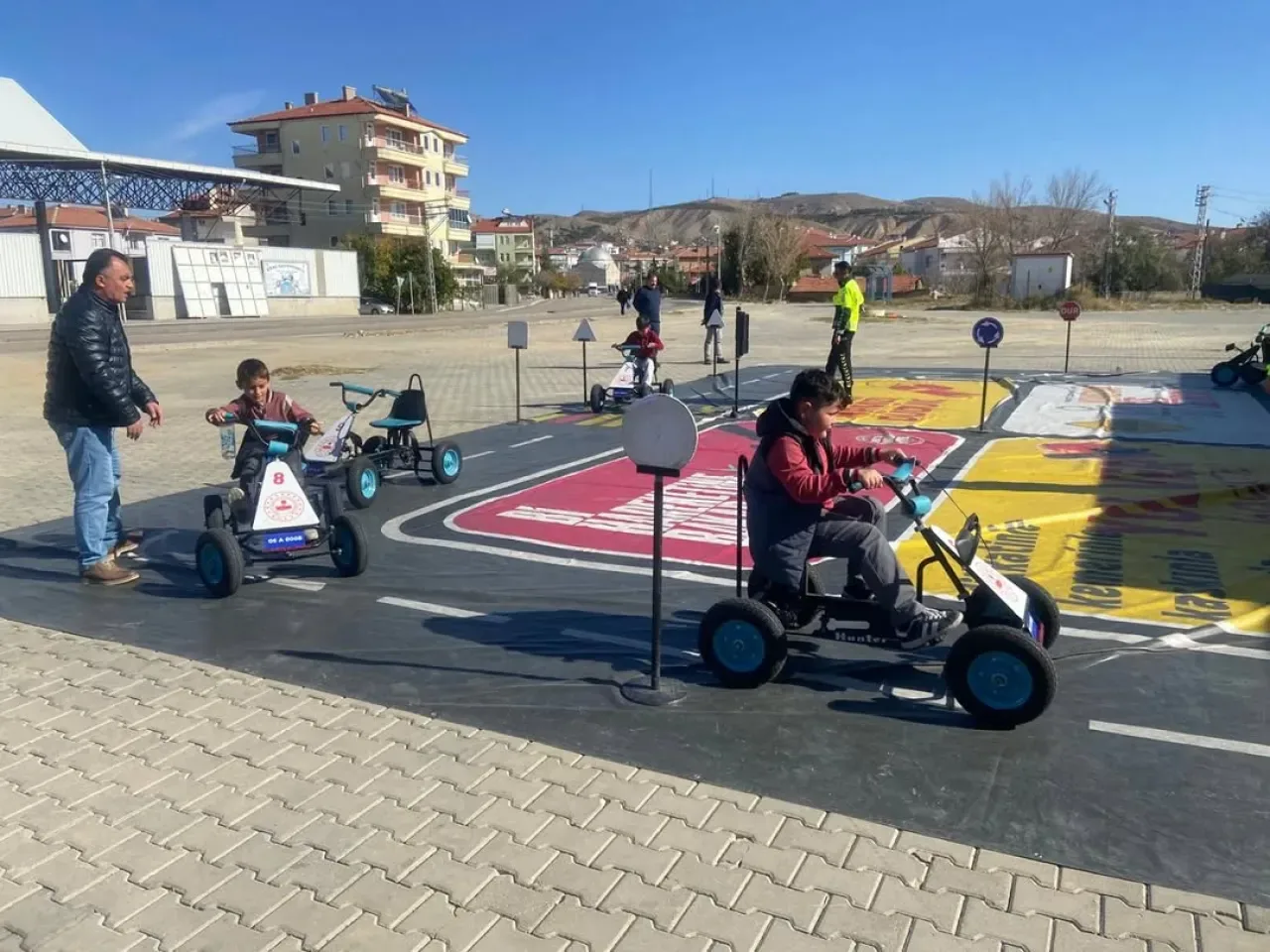 Şereflikoçhisar'da Öğrencilere Mobil Trafik Eğitimi Şereflikoçhisar'da Öğrencilere Mobil Trafik Eğitimi