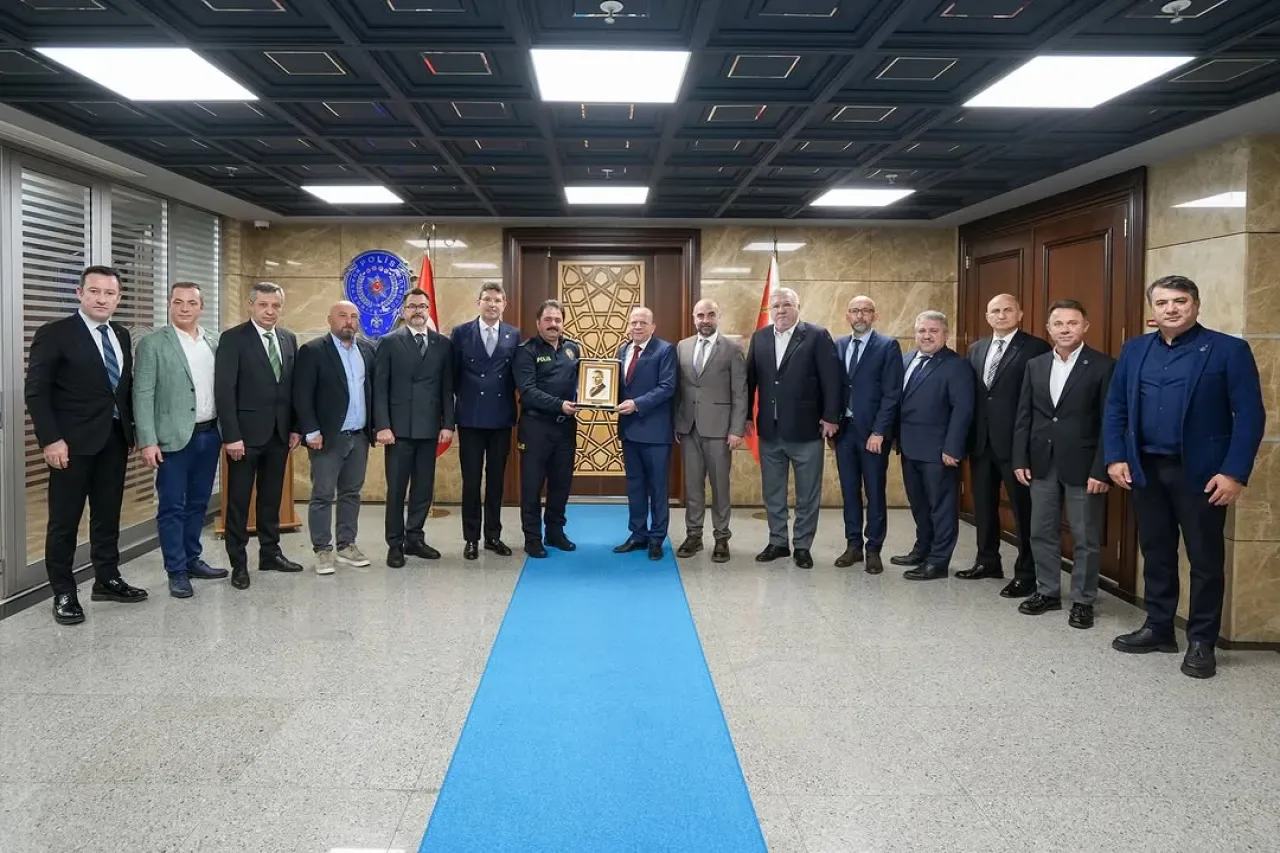 Bursa Ticaret Borsası Yönetimi, Yeni İl Emniyet Müdürünü Ziyaret Etti Bursa Ticaret Borsası Yönetimi, Yeni İl Emniyet Müdürünü Ziyaret Etti