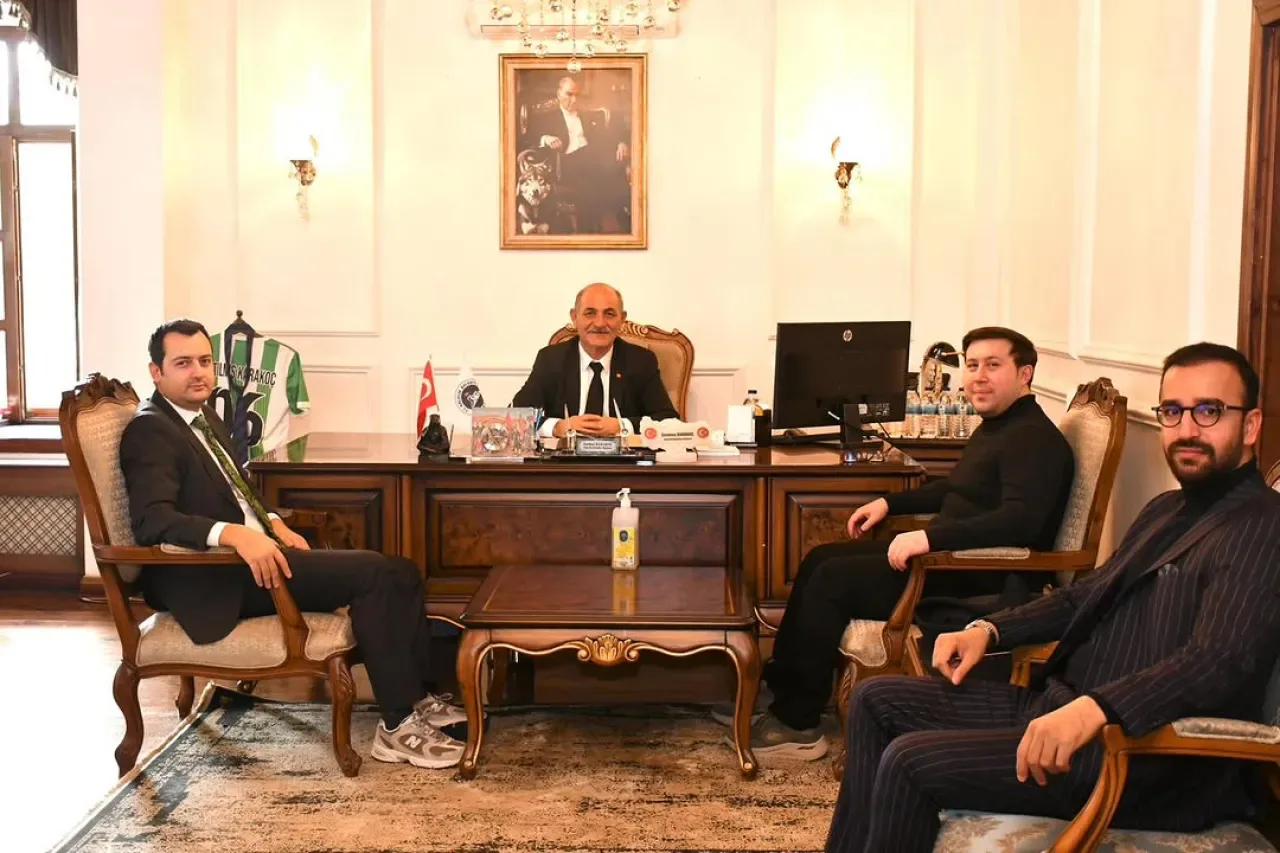 Kalecik Belediye Başkanı Satılmış Karakoç Hakim ve Avukat Ziyareti Kalecik Belediye Başkanı Satılmış Karakoç Hakim ve Avukat Ziyareti
