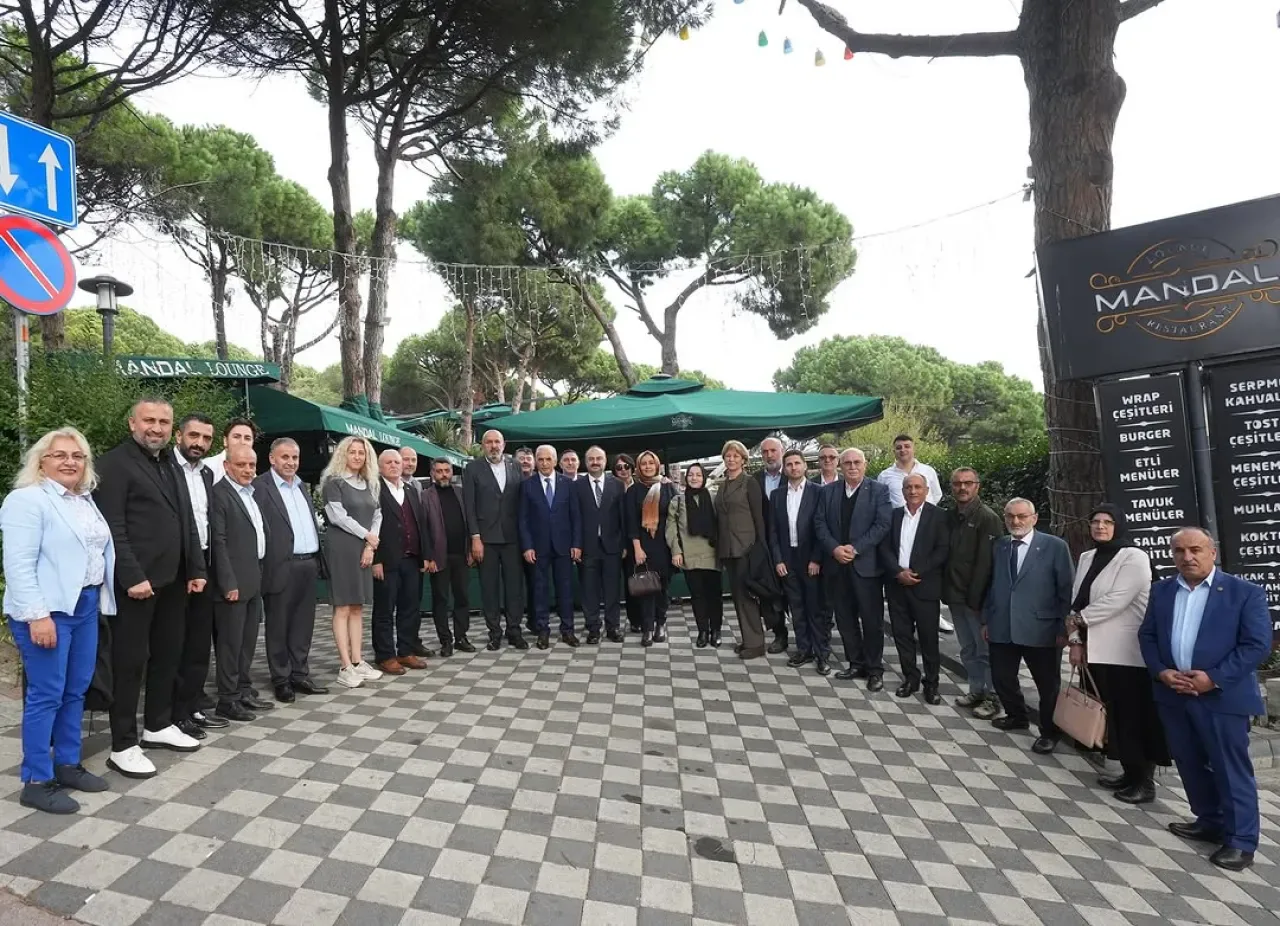 Ümraniye Belediye Başkanı, Muhtarlarla Bir Araya Gelerek Mahalle İhtiyaçlarını Dinledi Ümraniye Belediye Başkanı, Muhtarlarla Bir Araya Gelerek Mahalle İhtiyaçlarını Dinledi