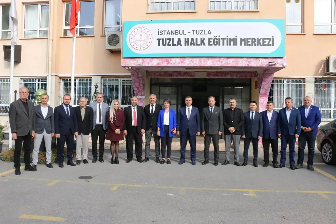 Tuzla'da Eğitim Seferberliği: Muhtarlar ve Halk Eğitim Merkezi Güçbirliği Yaptı Tuzla'da Eğitim Seferberliği: Muhtarlar ve Halk Eğitim Merkezi Güçbirliği Yaptı