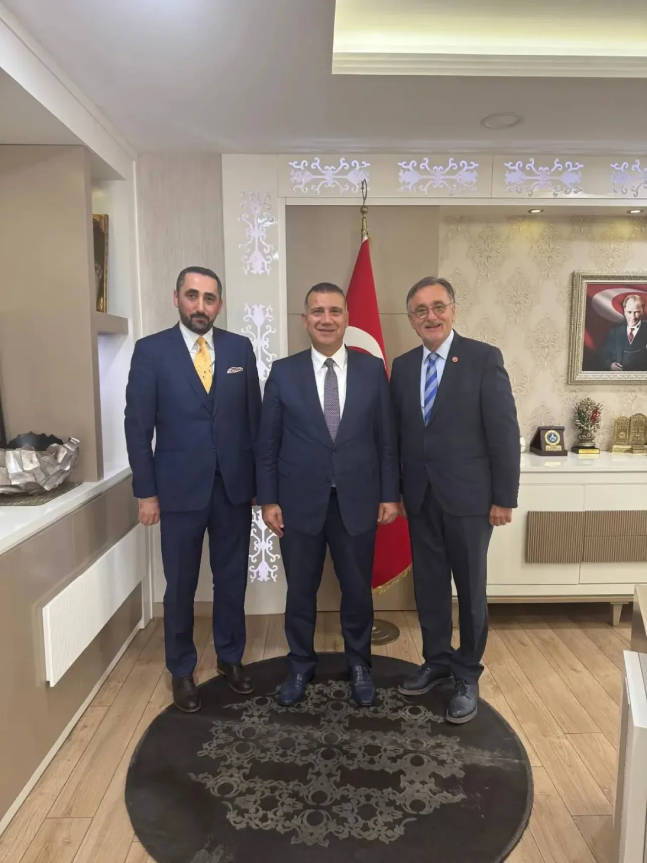 İş Dünyası Temsilcileri Tuzla Kaymakamı Ümit Hüseyin Güney'i Ziyaret Etti İş Dünyası Temsilcileri Tuzla Kaymakamı Ümit Hüseyin Güney'i Ziyaret Etti