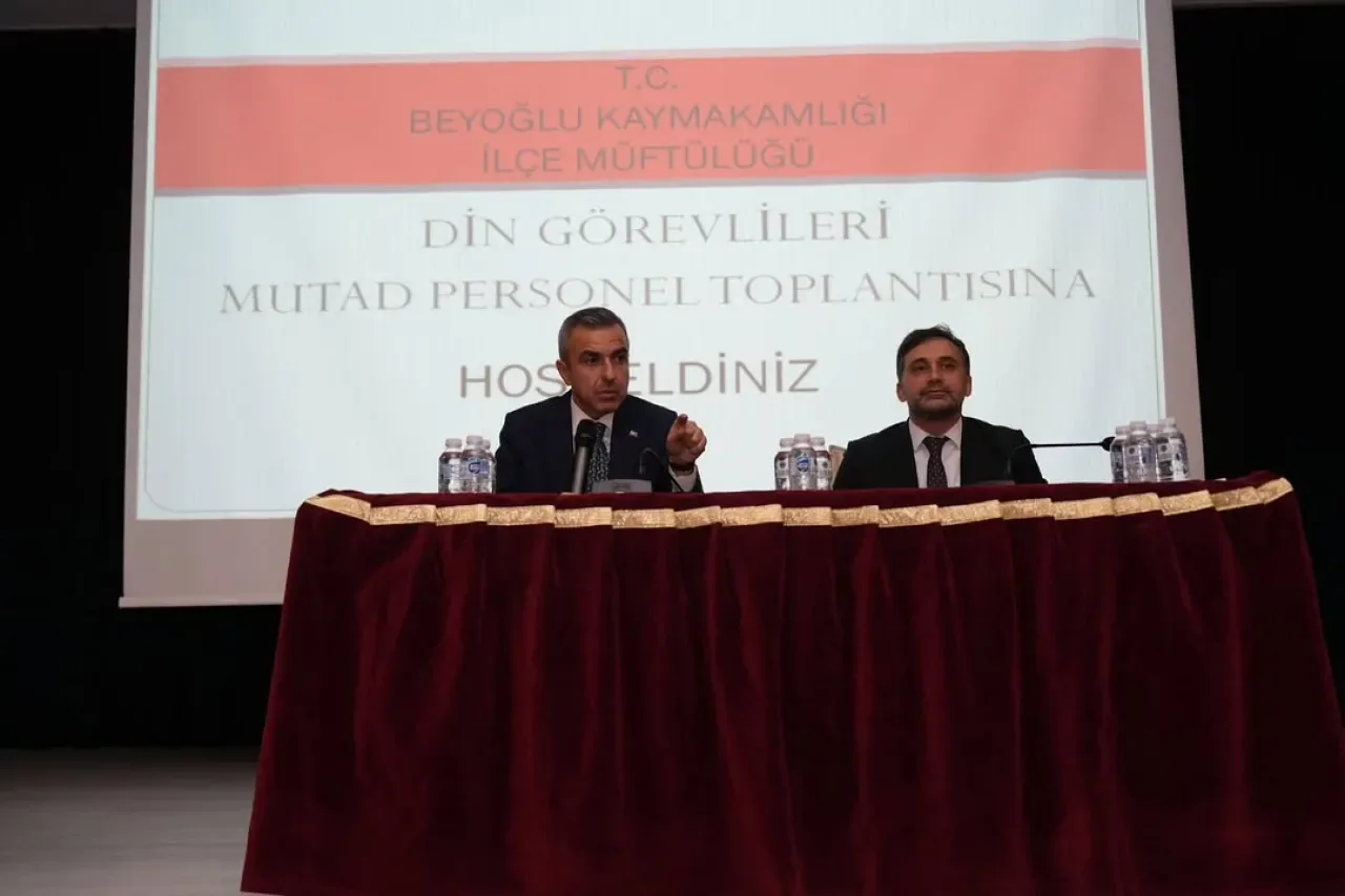 Beyoğlu'nda Din Görevlileri ile Eğitim Teması Beyoğlu'nda Din Görevlileri ile Eğitim Teması