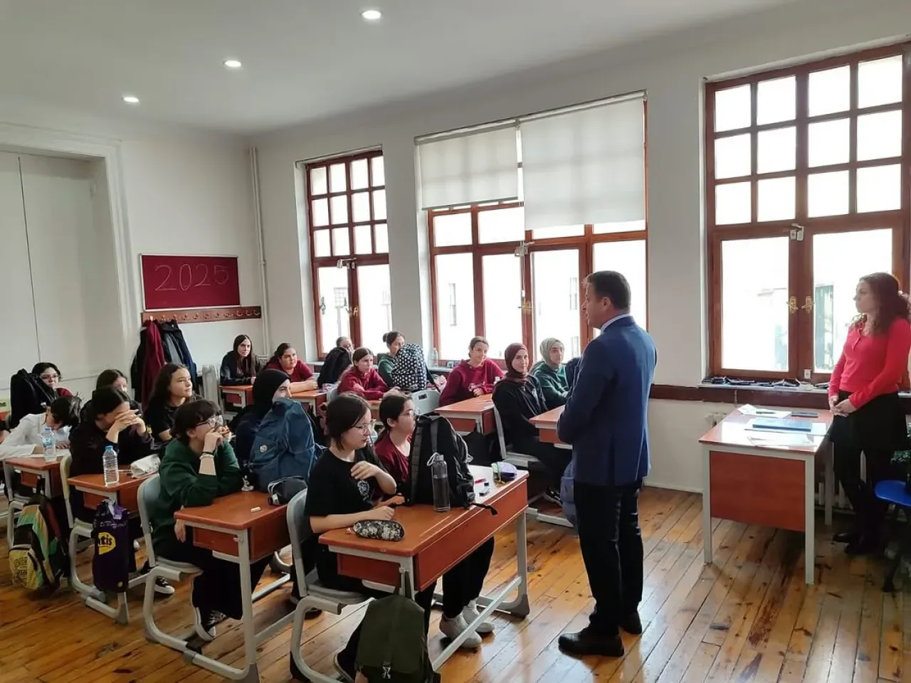 Beyoğlu İlçe Milli Eğitim Müdürü Cevat Dervişoğlu Sınav Merkezlerini Ziyaret Etti Beyoğlu İlçe Milli Eğitim Müdürü Cevat Dervişoğlu Sınav Merkezlerini Ziyaret Etti