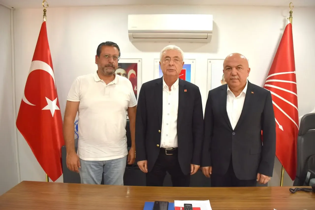 CHP Antalya'da Görev Değişimi: Yeni İl Başkanı Nail Kamacı'ya Hayırlı Olsun Ziyareti CHP Antalya'da Görev Değişimi: Yeni İl Başkanı Nail Kamacı'ya Hayırlı Olsun Ziyareti