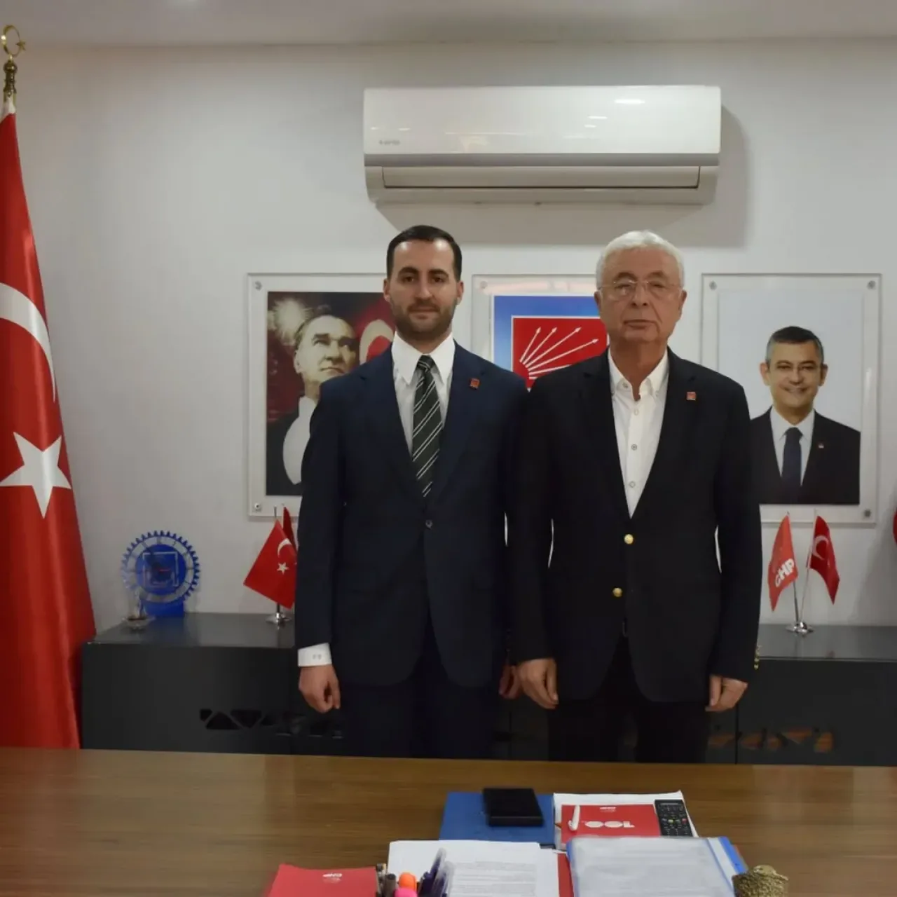 CHP Antalya Gençlik Kolları'ndan İl Başkanı Nail Kamacı'ya Hayırlı Olsun Ziyareti CHP Antalya Gençlik Kolları'ndan İl Başkanı Nail Kamacı'ya Hayırlı Olsun Ziyareti