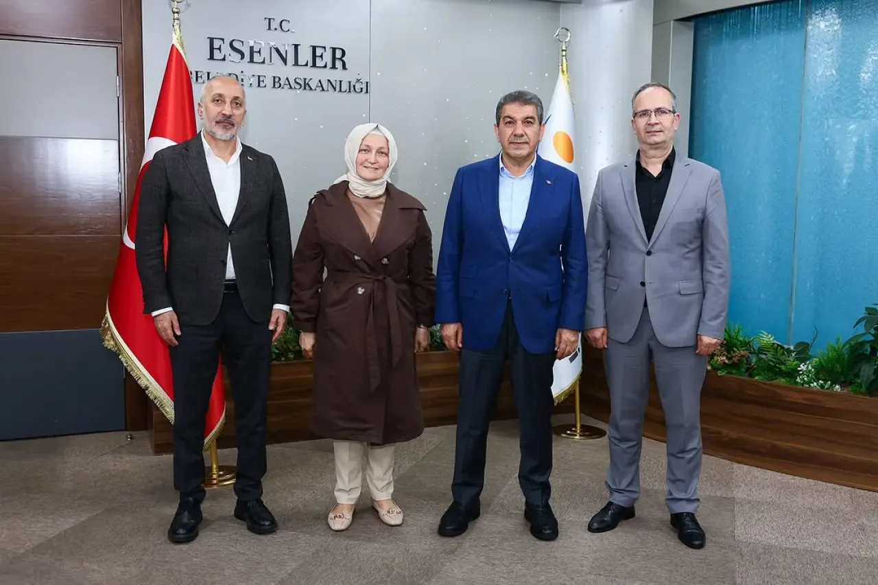 Yeşilay Esenler, Belediye Başkanı Göksu'yu Ziyaret Etti Yeşilay Esenler, Belediye Başkanı Göksu'yu Ziyaret Etti
