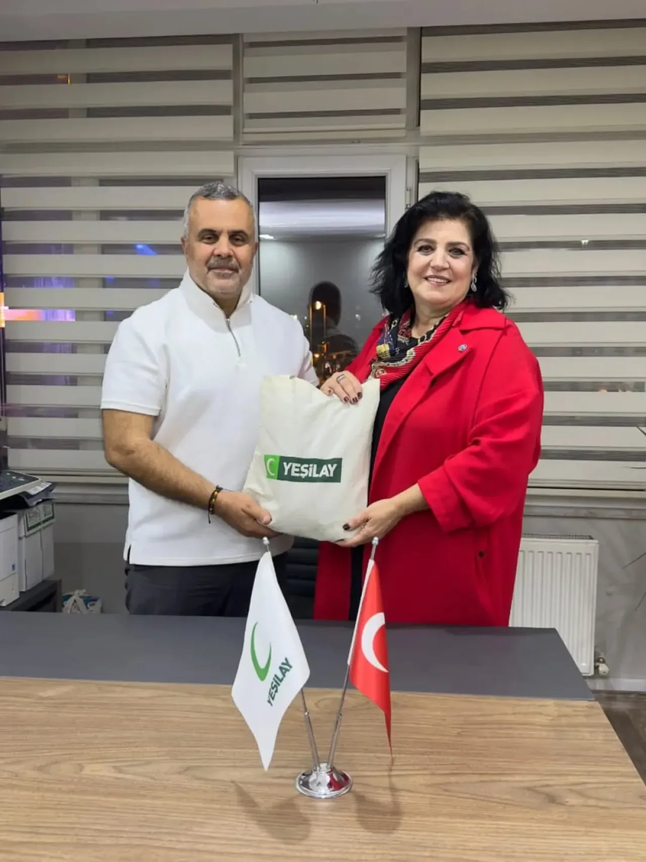 Yeşilay Zeytinburnu Şubesi'nde İş Birliği ve Mücadele İçin Önemli Ziyaret Yeşilay Zeytinburnu Şubesi'nde İş Birliği ve Mücadele İçin Önemli Ziyaret