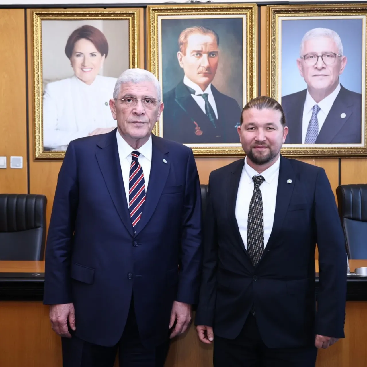 İYİ Parti Genel Başkanı Müsavat Dervişoğlu, Kumluca İlçe Başkanı Hüseyin Oktay'ı Tebrik Etti İYİ Parti Genel Başkanı Müsavat Dervişoğlu, Kumluca İlçe Başkanı Hüseyin Oktay'ı Tebrik Etti