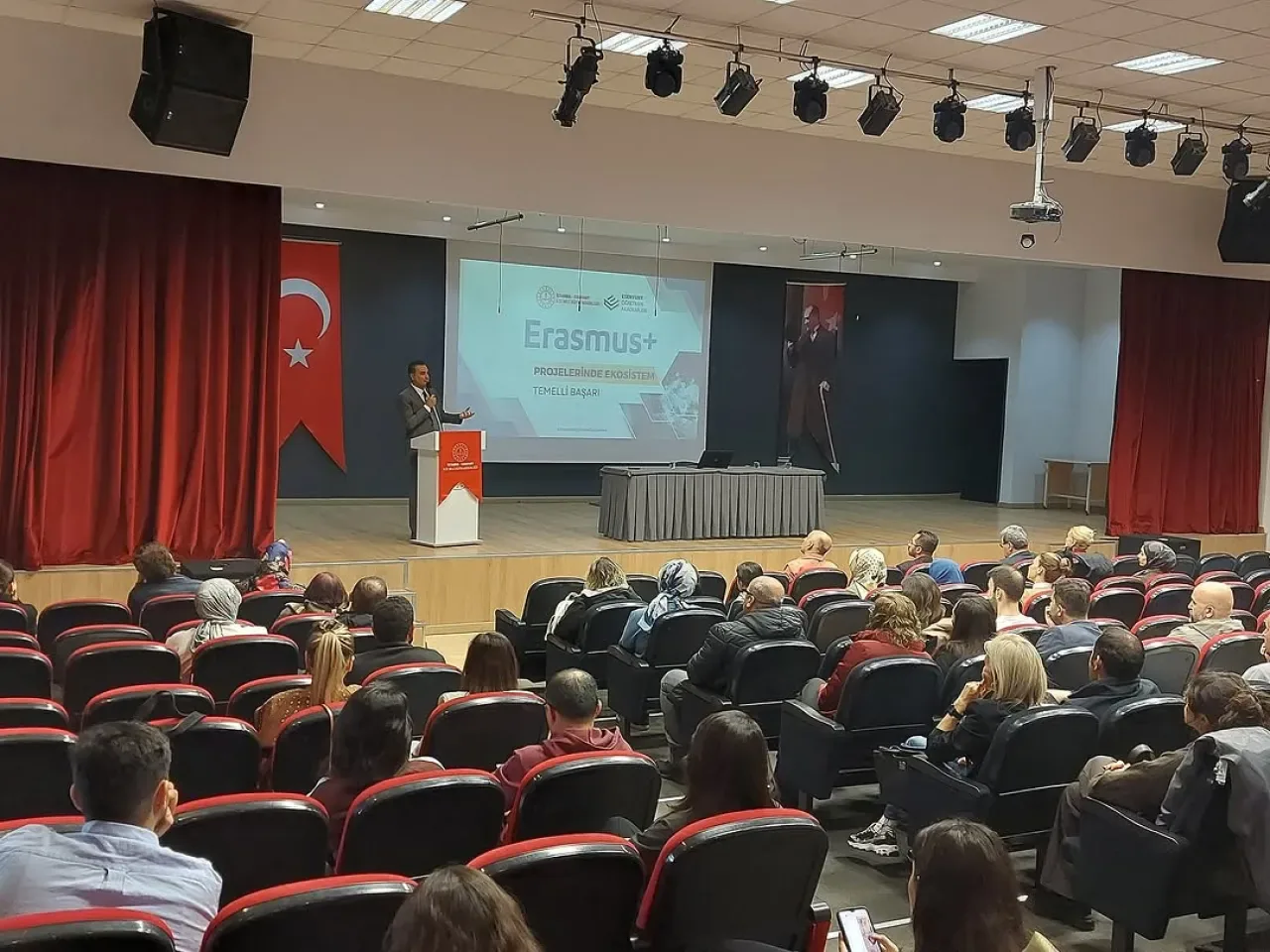 Esenyurt'ta Erasmus Projelerinde Ekosistem Temelli Başarı Semineri Esenyurt'ta Erasmus Projelerinde Ekosistem Temelli Başarı Semineri
