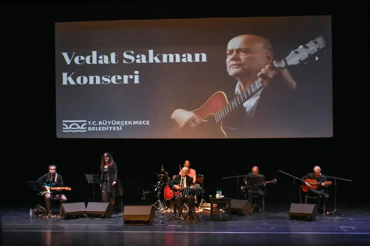 Vedat Sakman, Büyükçekmece'de Unutulmaz Bir Akustik Konser Verdi Vedat Sakman, Büyükçekmece'de Unutulmaz Bir Akustik Konser Verdi