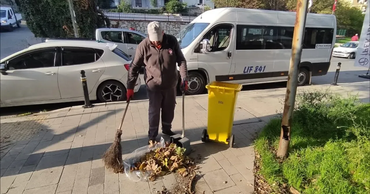 Çatalca Belediyesi Temizlik Ekipleri ile İlçeyi Daha Yaşanabilir Hale Getiriyor Çatalca Belediyesi Temizlik Ekipleri ile İlçeyi Daha Yaşanabilir Hale Getiriyor