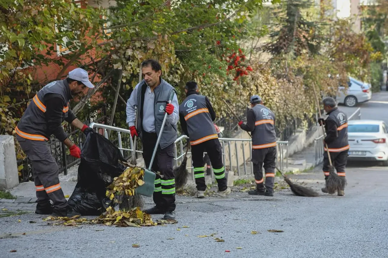 Etimesgut Belediyesi Mahallelerde Temizlik Seferberliği Başlattı Etimesgut Belediyesi Mahallelerde Temizlik Seferberliği Başlattı