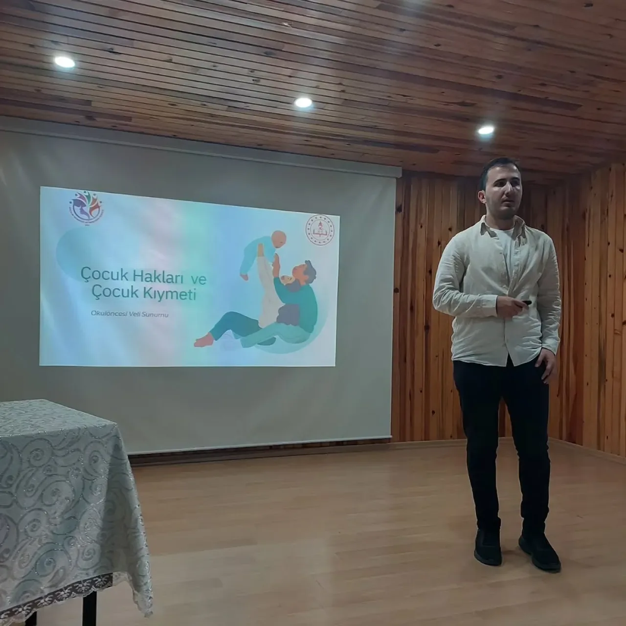 Bağcılar'da Velilere Çocuk Hakları ve Temel Beceriler Semineri Bağcılar'da Velilere Çocuk Hakları ve Temel Beceriler Semineri