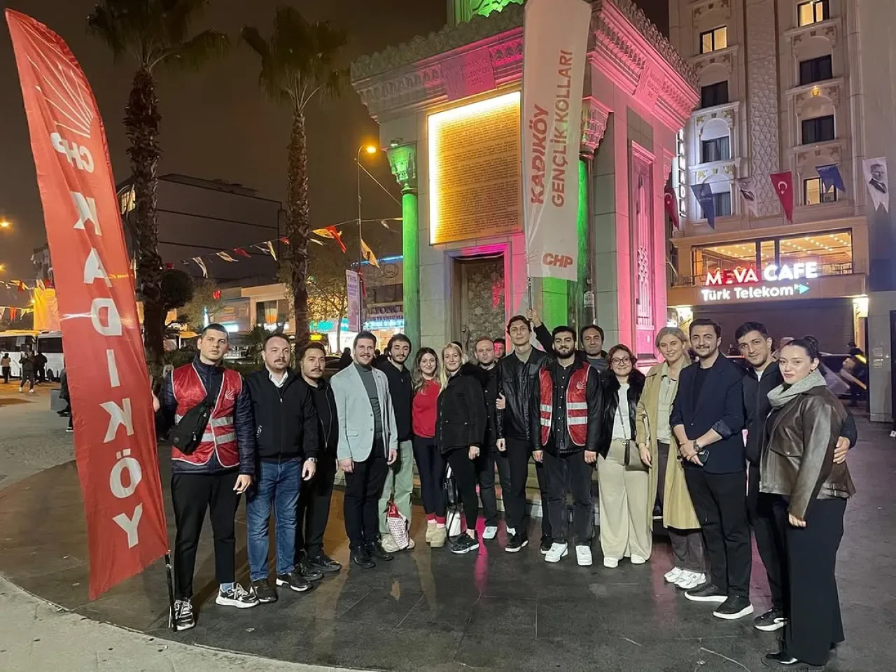 CHP Kadıköy Gençlik Kolları Ümraniye'de Halkla Buluştu: Dayanışma ve Umut Vurgusu CHP Kadıköy Gençlik Kolları Ümraniye'de Halkla Buluştu: Dayanışma ve Umut Vurgusu