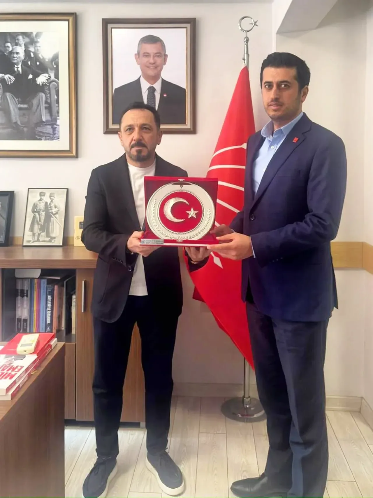 CHP Kadıköy İlçe Başkanı Caner Sarıtaş, Güvenlik İş Sendikası Yönetimini Ağırladı CHP Kadıköy İlçe Başkanı Caner Sarıtaş, Güvenlik İş Sendikası Yönetimini Ağırladı