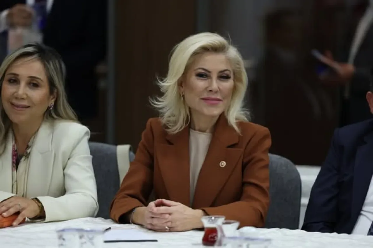 AK Parti İzmir Milletvekili Şebnem Bursalı, Parti İçi İstişare Toplantısını Duyurdu AK Parti İzmir Milletvekili Şebnem Bursalı, Parti İçi İstişare Toplantısını Duyurdu