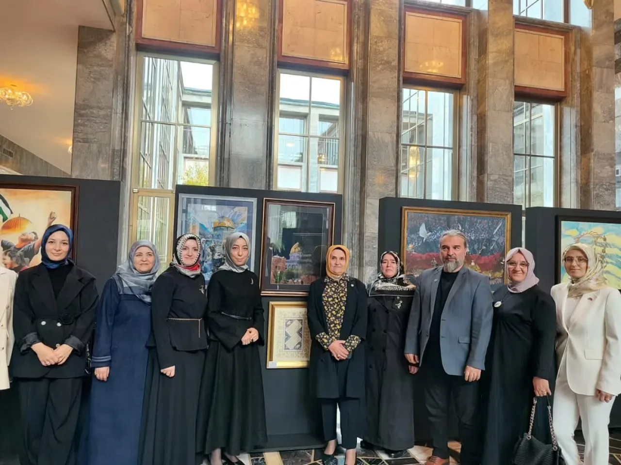Hilalin Işığı Sergisi ile Gazze'ye Destek Mesajı Hilalin Işığı Sergisi ile Gazze'ye Destek Mesajı