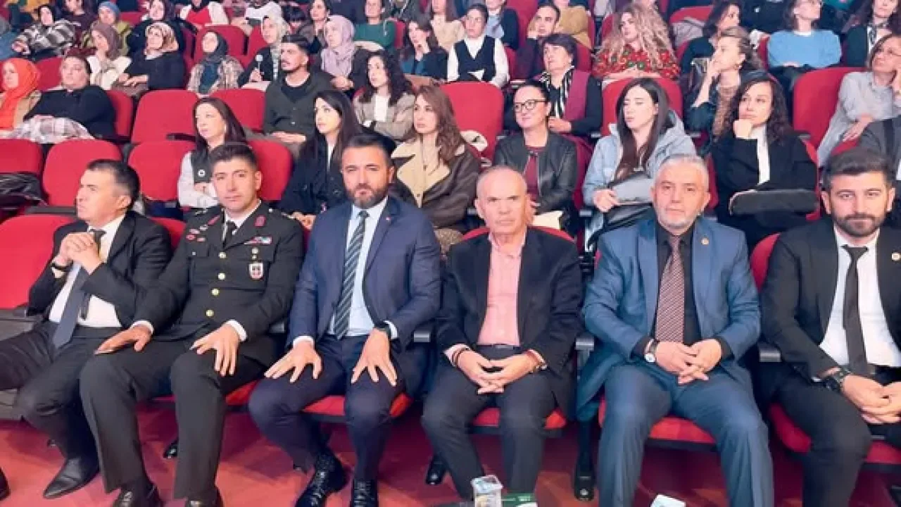 Etimesgut'ta Bağımlılıkla Mücadele İçin Önemli Seminer Düzenlendi Etimesgut'ta Bağımlılıkla Mücadele İçin Önemli Seminer Düzenlendi