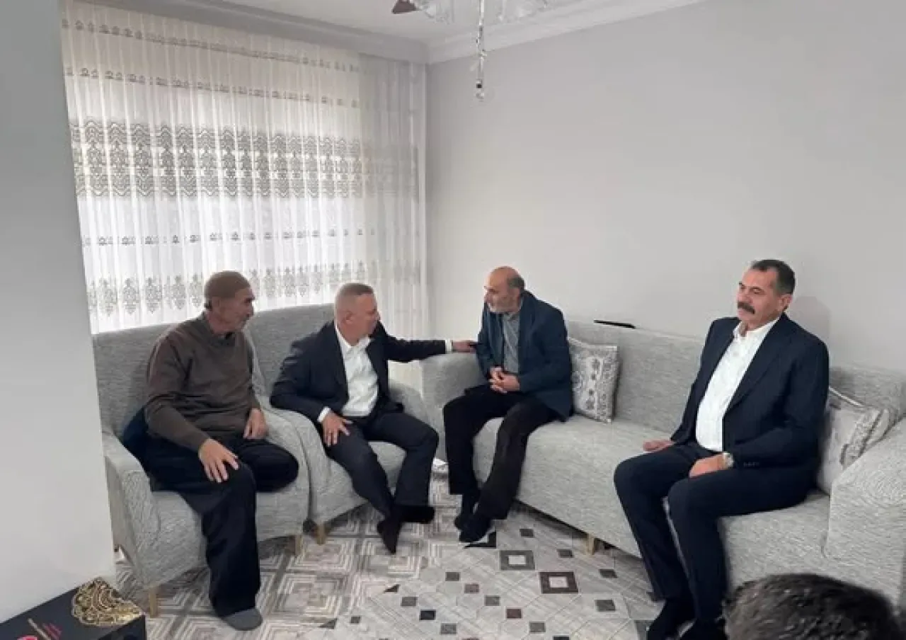MHP Lideri Devlet Bahçeli'nin Talimatıyla Sultanbeyli'de Dayanışma Ziyareti MHP Lideri Devlet Bahçeli'nin Talimatıyla Sultanbeyli'de Dayanışma Ziyareti