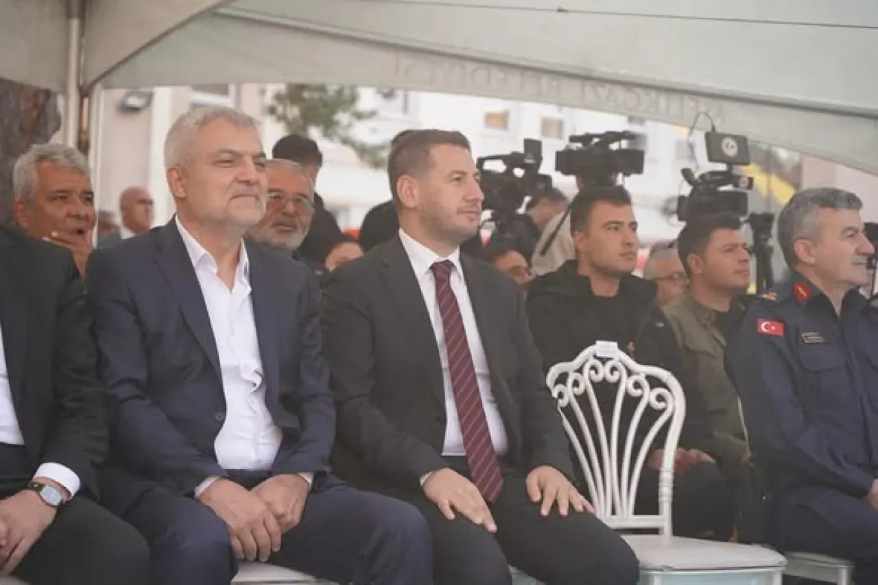AK Parti Kayseri İl Başkan Vekili Muammer Topsakal, SERSİM ERVA Spor Kulübü'nün Açılışına Katıldı AK Parti Kayseri İl Başkan Vekili Muammer Topsakal, SERSİM ERVA Spor Kulübü'nün Açılışına Katıldı