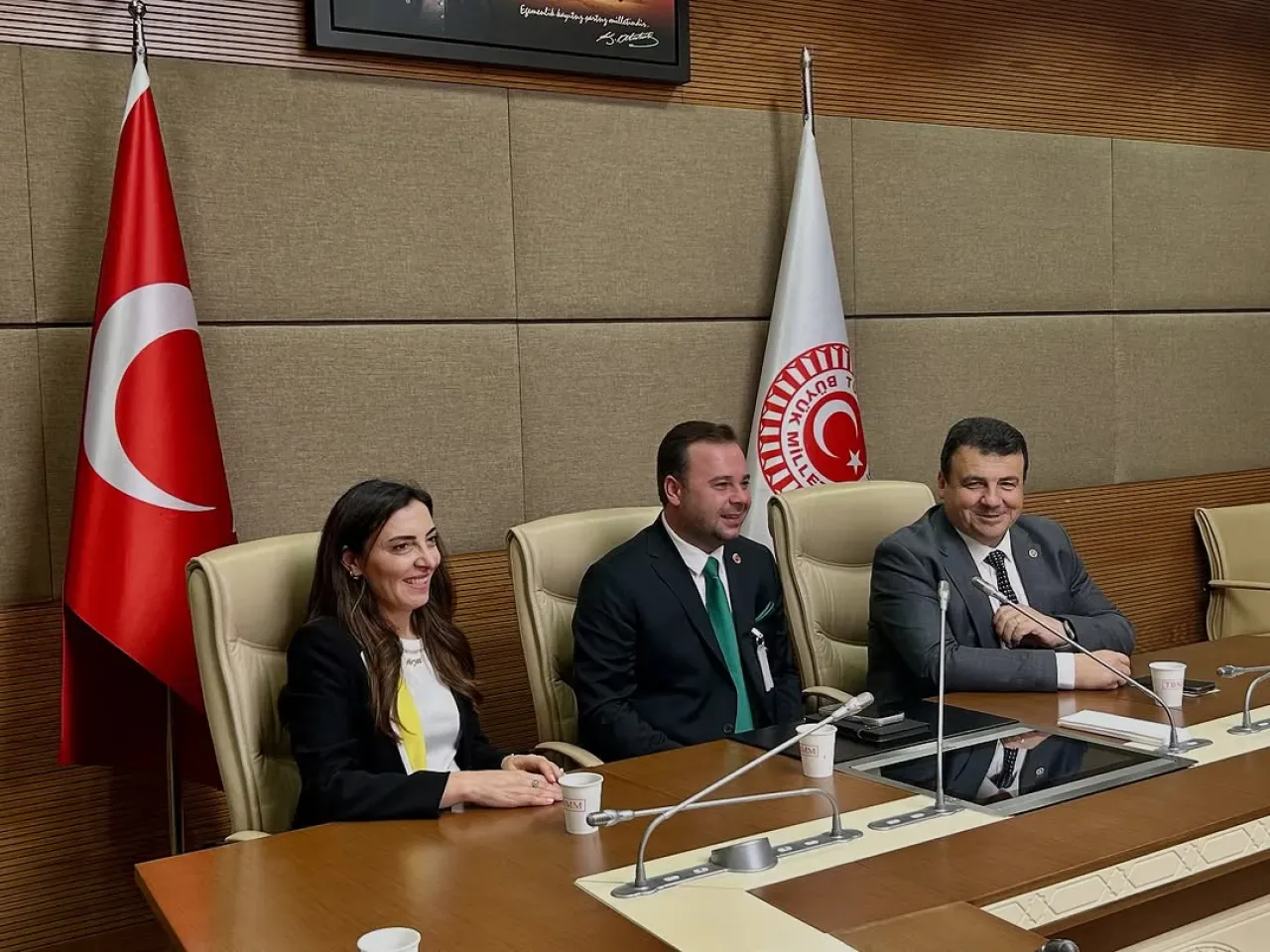CHP'li Nurhayat Altaca Kayışoğlu, Kestel Muhtarları ile Meclis'te Bir Araya Geldi CHP'li Nurhayat Altaca Kayışoğlu, Kestel Muhtarları ile Meclis'te Bir Araya Geldi
