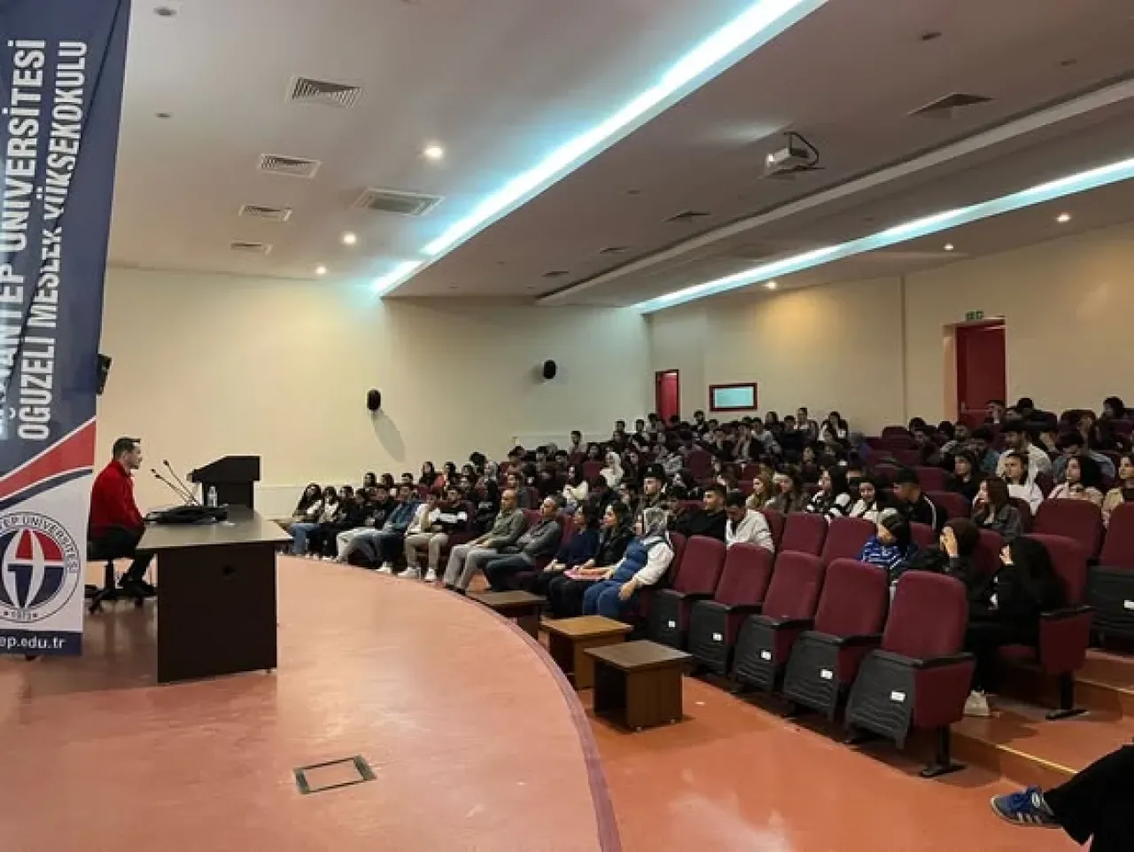 Gaziantep Üniversitesi'nde Kan ve Kök Hücre Bağışı Seferberliği Gaziantep Üniversitesi'nde Kan ve Kök Hücre Bağışı Seferberliği