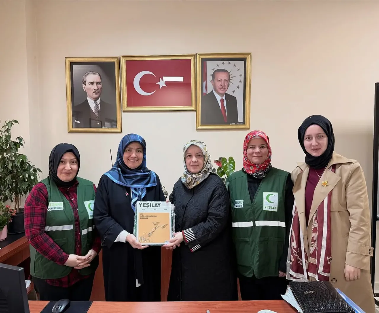 Yeşilay Bağcılar Şubesi'nden İlçe Sağlık Müdürlüğü'ne Ziyaret Yeşilay Bağcılar Şubesi'nden İlçe Sağlık Müdürlüğü'ne Ziyaret