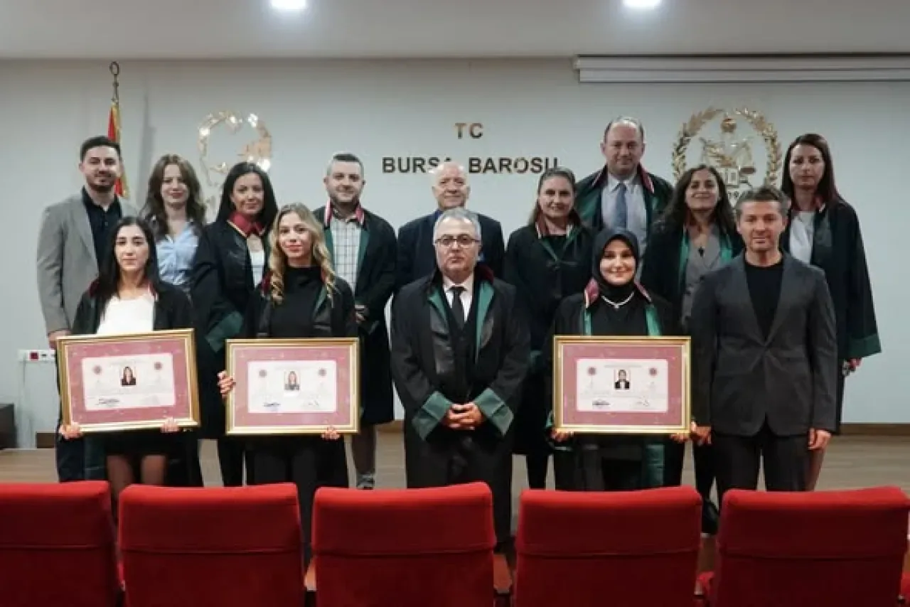 Bursa Barosu Yeni Avukatlara Yemin Töreni Düzenledi Bursa Barosu Yeni Avukatlara Yemin Töreni Düzenledi