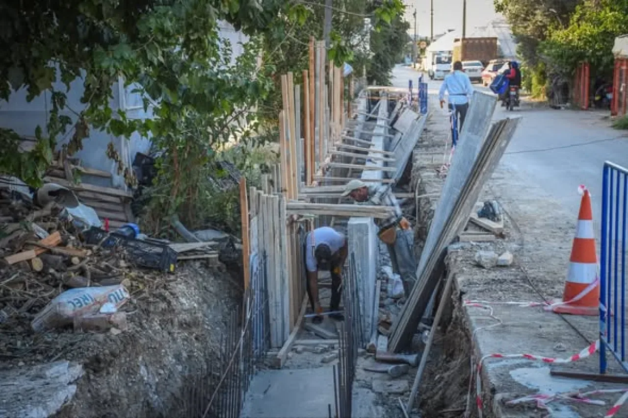 Demre Belediyesi Altyapı ve Çevre Düzenleme Çalışmalarına Hız Verdi Demre Belediyesi Altyapı ve Çevre Düzenleme Çalışmalarına Hız Verdi