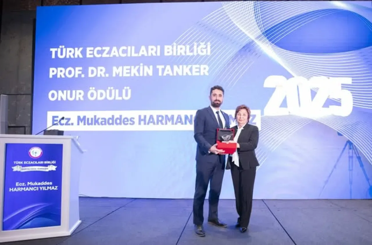 Türk Eczacıları Birliği 2025 Yılı Mekin Tanker Onur Ödülü ve Değer Katan Eczacı Ödülü Sahiplerini Açıkladı Türk Eczacıları Birliği 2025 Yılı Mekin Tanker Onur Ödülü ve Değer Katan Eczacı Ödülü Sahiplerini Açıkladı
