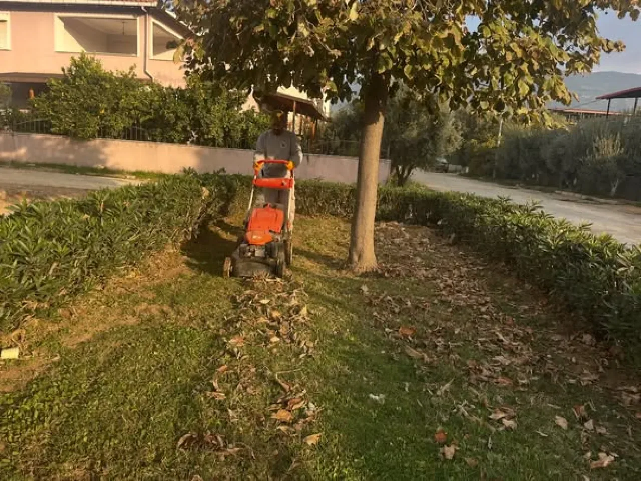 İzmir Kiraz'da Ahmet Faruk Niğde Parkı'nda Temizlik ve Bakım Çalışması İzmir Kiraz'da Ahmet Faruk Niğde Parkı'nda Temizlik ve Bakım Çalışması
