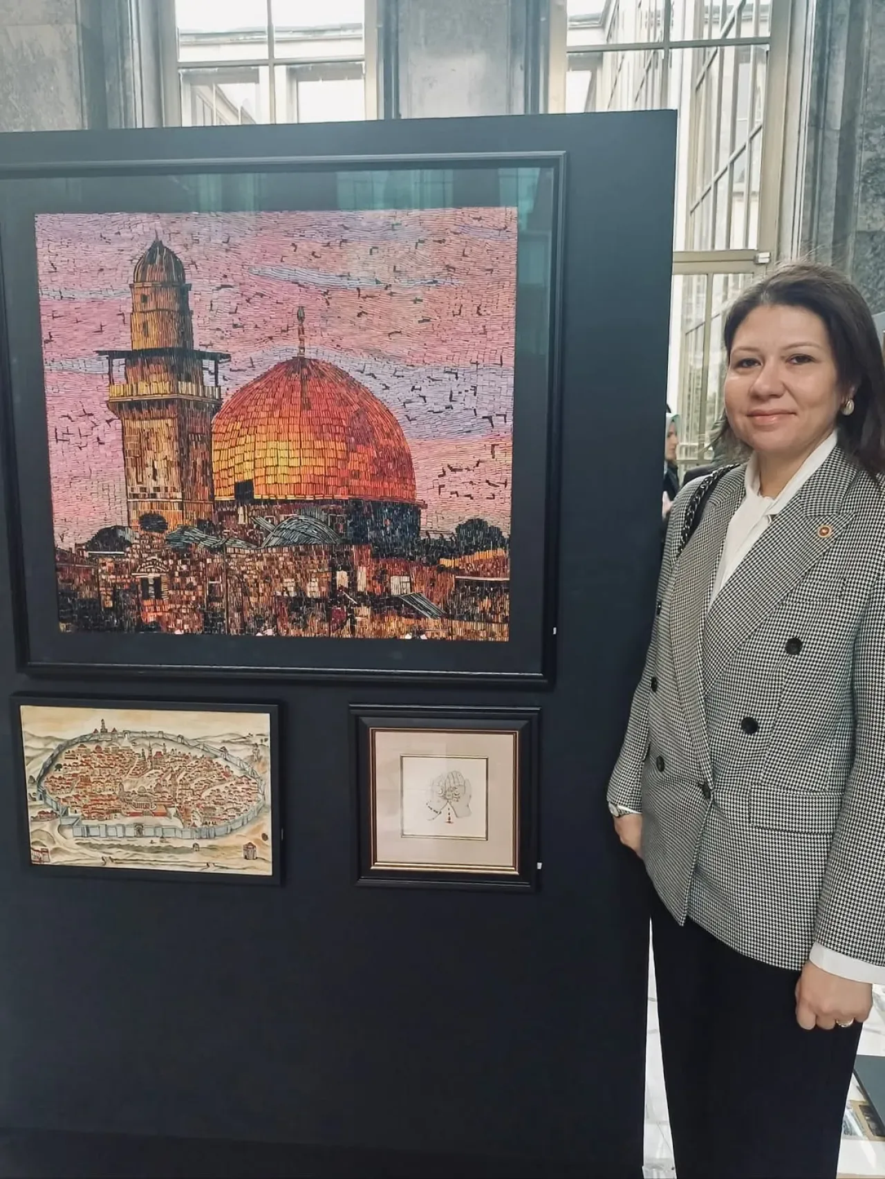 Hilalin Işığında Karma Sanat Sergisi ile Gazze'ye Sanatın Diliyle Umut Olundu Hilalin Işığında Karma Sanat Sergisi ile Gazze'ye Sanatın Diliyle Umut Olundu