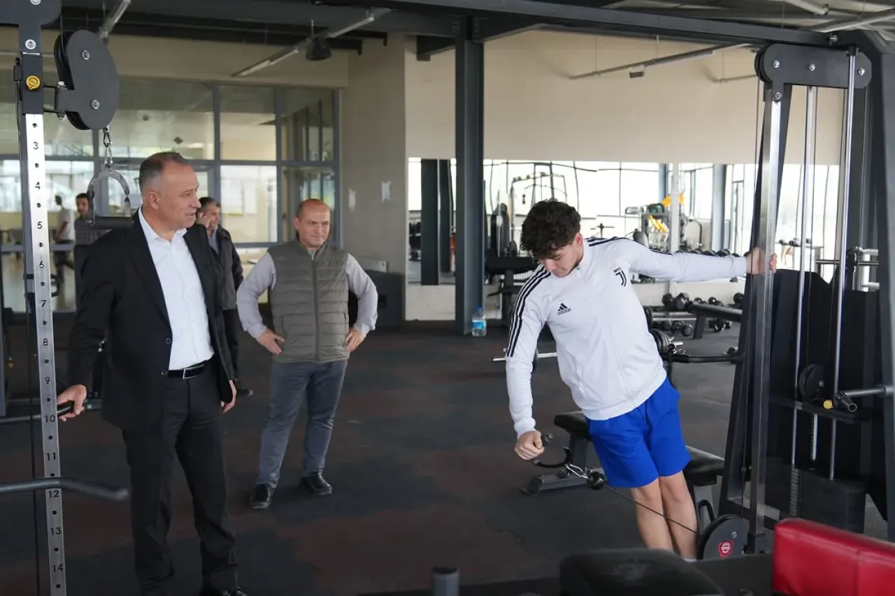 Adem Özalp, Yurtlarda Kalan Gençlerle Buluştu Adem Özalp, Yurtlarda Kalan Gençlerle Buluştu