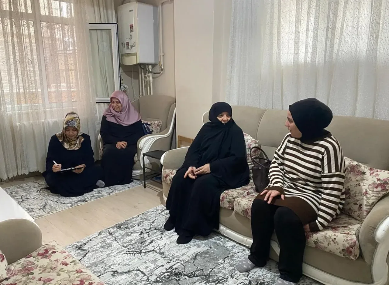 AK Parti Bahçelievler Kadın Kolları, Mahalle Mahalle Gönülleri Kazanmak İçin Yola Çıktı AK Parti Bahçelievler Kadın Kolları, Mahalle Mahalle Gönülleri Kazanmak İçin Yola Çıktı