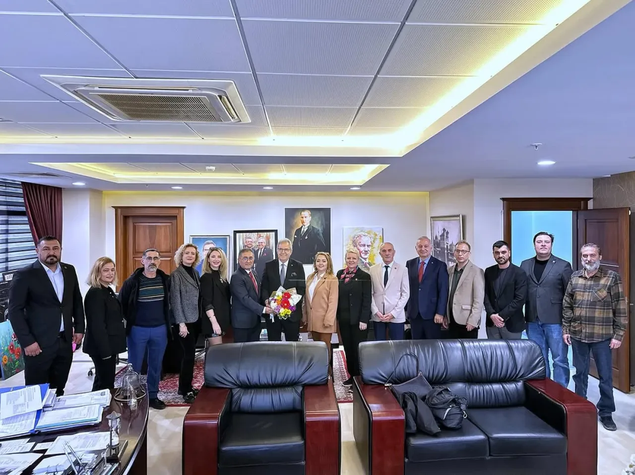 CHP Bandırma İlçe Başkanı Mehmet Atak ve Yönetimi Belediyeyi Ziyaret Etti CHP Bandırma İlçe Başkanı Mehmet Atak ve Yönetimi Belediyeyi Ziyaret Etti