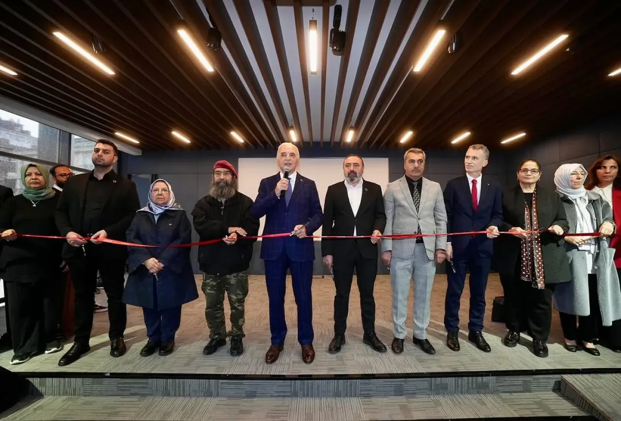 Ümraniye'de Aile Temalı Resim Sergisi Açıldı Ümraniye'de Aile Temalı Resim Sergisi Açıldı