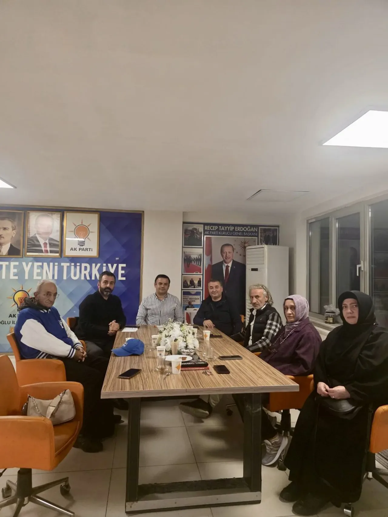 AK Parti Beyoğlu İlçe Teşkilatı, Camii Kebir Mahallesi'nde Yönetim Kurulu Toplantısı Gerçekleştirdi AK Parti Beyoğlu İlçe Teşkilatı, Camii Kebir Mahallesi'nde Yönetim Kurulu Toplantısı Gerçekleştirdi