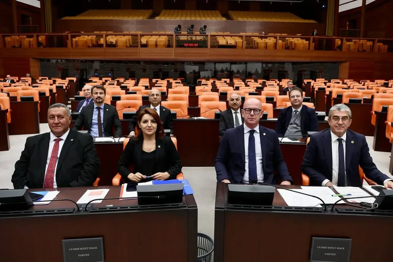 CHP'li Serkan Sarı'dan TBMM'de Tamamlanan Haftalık Çalışmalar Hakkında Açıklama CHP'li Serkan Sarı'dan TBMM'de Tamamlanan Haftalık Çalışmalar Hakkında Açıklama