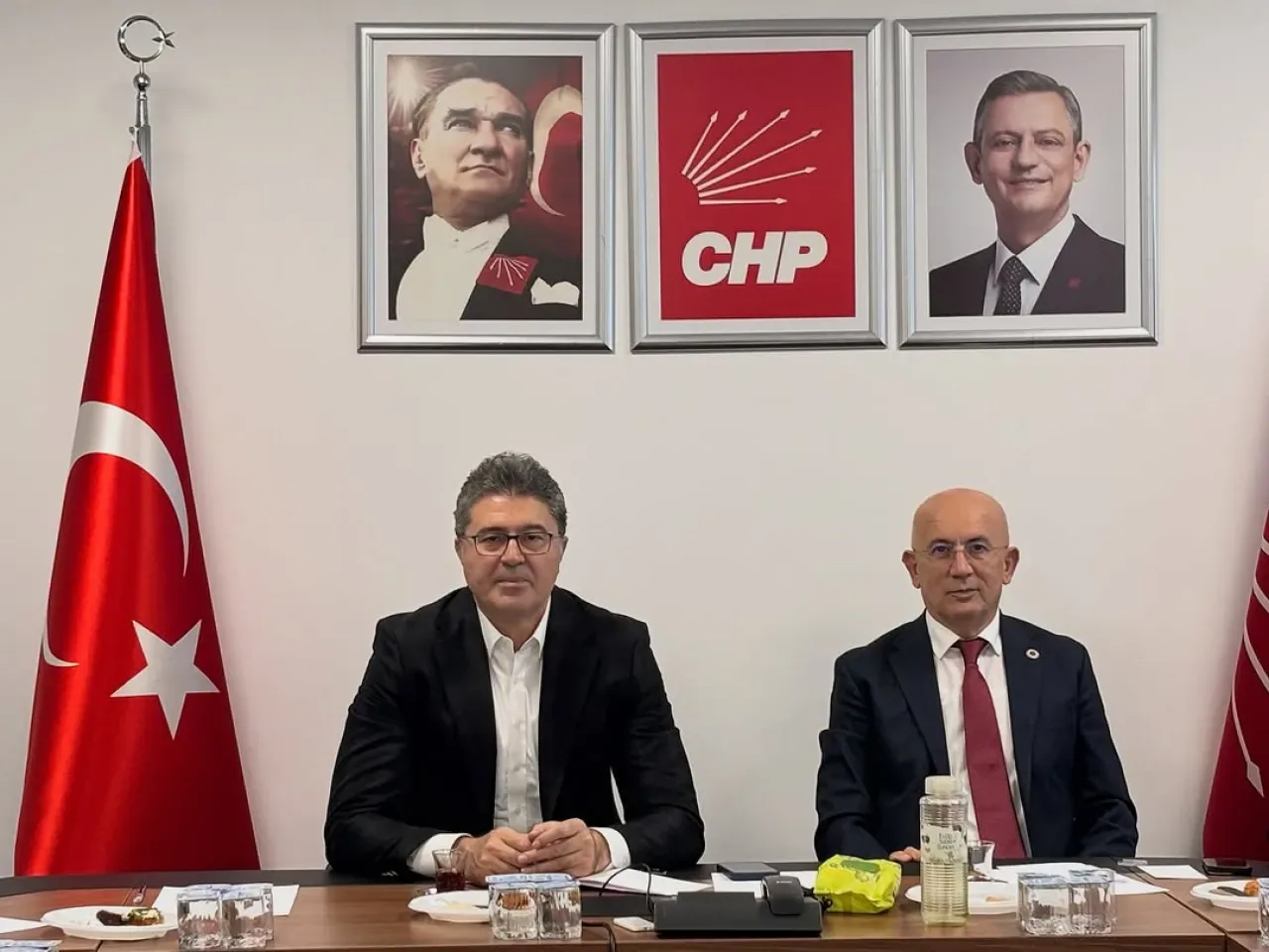 CHP'li Ensar Aytekin, İç Anadolu İl Başkanları ile Balıkesir'de Toplantı Gerçekleştirdi CHP'li Ensar Aytekin, İç Anadolu İl Başkanları ile Balıkesir'de Toplantı Gerçekleştirdi