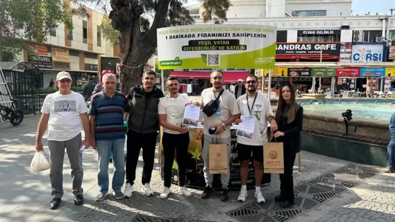 Antalya'da 11 Kasım Milli Ağaçlandırma Günü'nde Ücretsiz Fidan Dağıtımı Başladı Antalya'da 11 Kasım Milli Ağaçlandırma Günü'nde Ücretsiz Fidan Dağıtımı Başladı