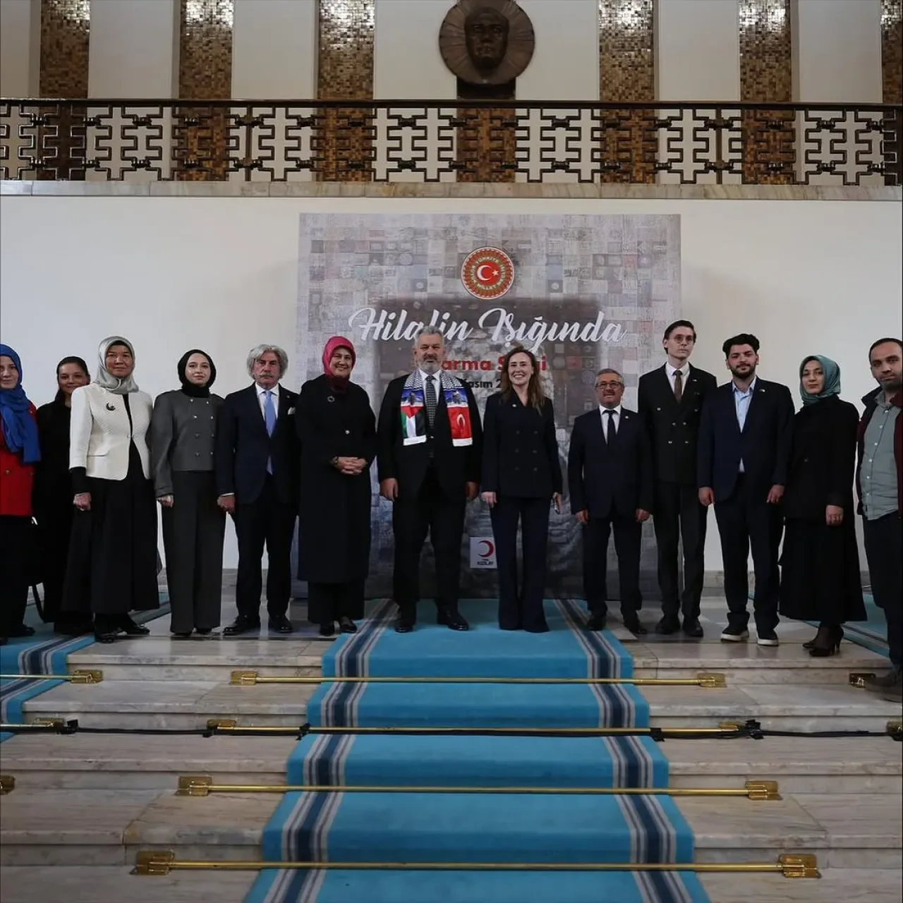 Genç Kızılay İstanbul, TBMM'de "Hilalin Işığında" Karma Sergisine Katıldı Genç Kızılay İstanbul, TBMM'de "Hilalin Işığında" Karma Sergisine Katıldı