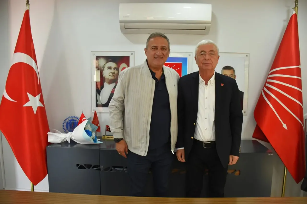 CHP Düzce İl Başkanı Özcan Dağıstanlı, Antalya'da İl Başkanlığını Ziyaret Etti CHP Düzce İl Başkanı Özcan Dağıstanlı, Antalya'da İl Başkanlığını Ziyaret Etti