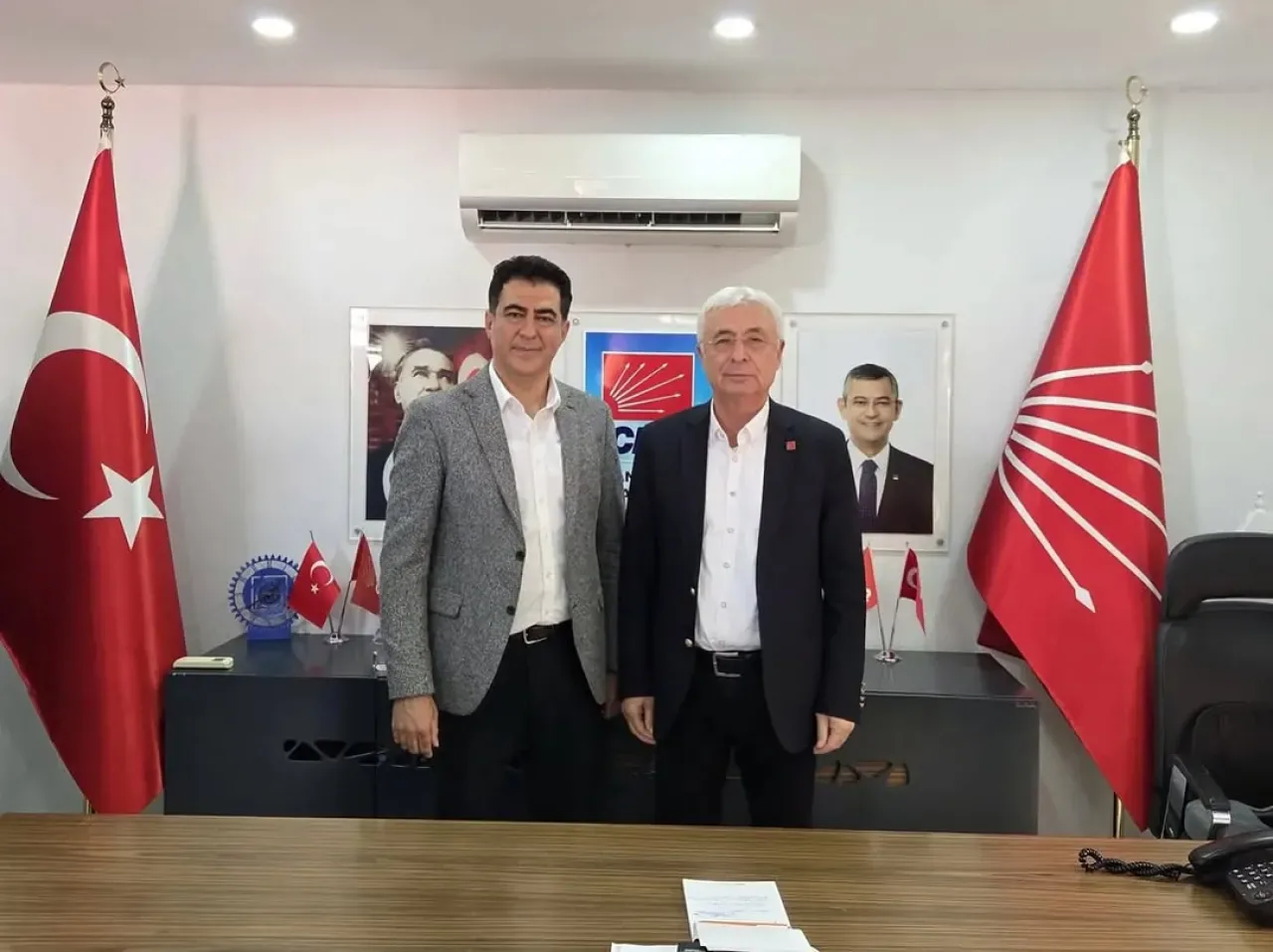 Antalya Şoförler Odası Başkan Adayı Borazan, CHP İl Başkanı Kamacı'yı Ziyaret Etti Antalya Şoförler Odası Başkan Adayı Borazan, CHP İl Başkanı Kamacı'yı Ziyaret Etti