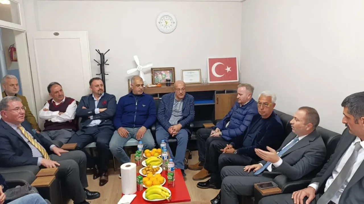 MHP Bakırköy İlçe Başkanı Turgut İnan, TÜDER'i Ziyaret Etti MHP Bakırköy İlçe Başkanı Turgut İnan, TÜDER'i Ziyaret Etti