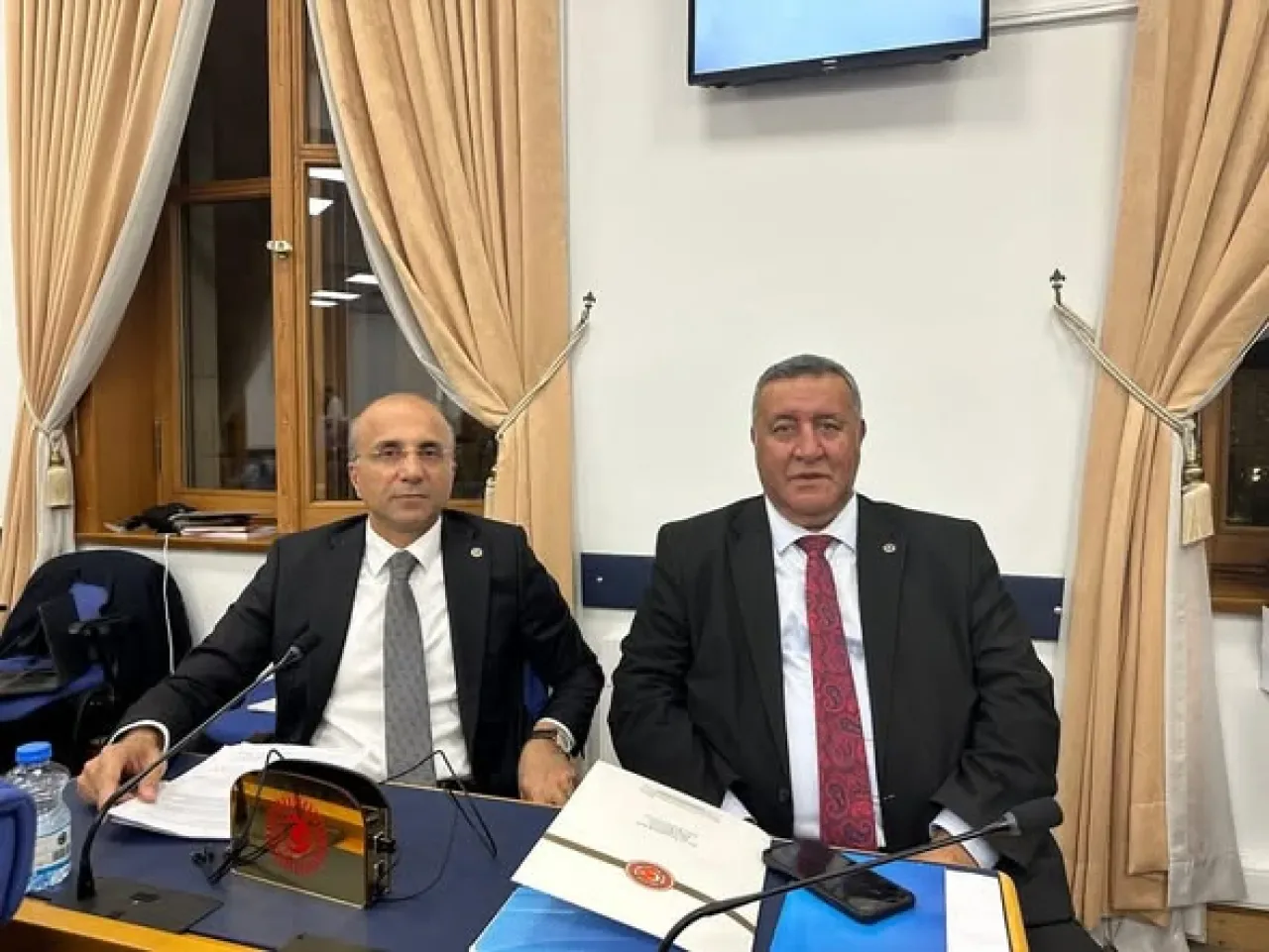 CHP'li Aşkın Genç'ten 2026 Bütçe Tepkisi: Faiz Yükü ve Gelir Adaletsizliğine Vurgu CHP'li Aşkın Genç'ten 2026 Bütçe Tepkisi: Faiz Yükü ve Gelir Adaletsizliğine Vurgu